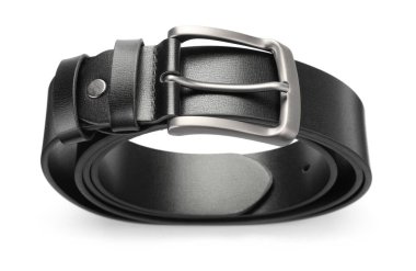 Bir siyah deri kemer beyaza izole edilmiş, manzaranın üstünde.