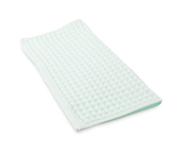 Temiz turkuaz waffle havlusu beyaza izole edilmiş.