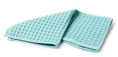 Temiz açık mavi waffle havlusu beyaza izole edilmiş.