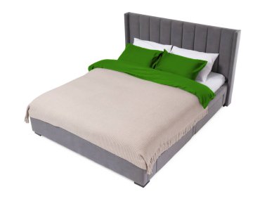 Beyaz arka planda güzel çarşaflarla yapılmış bir yatak.