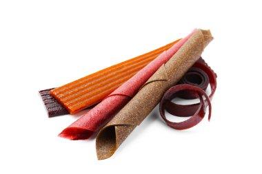 Beyaz arka planda farklı lezzetli meyve derisi