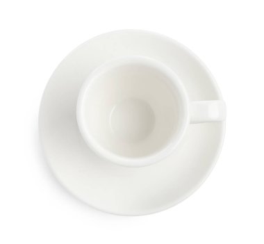 Boş kahve fincanı, beyaz üzerine izole edilmiş çay tabağı, üst manzara.