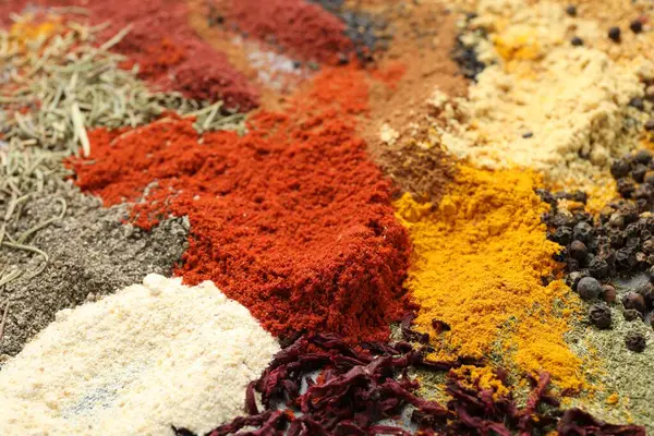 Masada birçok farklı baharat var, yakın plan görünüm