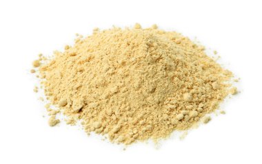 Süper yemek. Beyaz üzerine izole edilmiş wasabi tozu yığını.