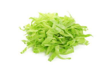 Beyazın üzerinde taze yeşil lahana kes.