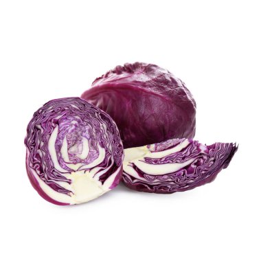 Taze kırmızı lahanaların tamamı beyaza izole edilmiş.