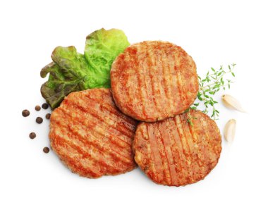Lezzetli hamburger köfteleri ve baharatlar beyaz, üst manzara
