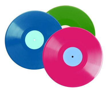 Beyaz arkaplanda üç renkli vinil plak
