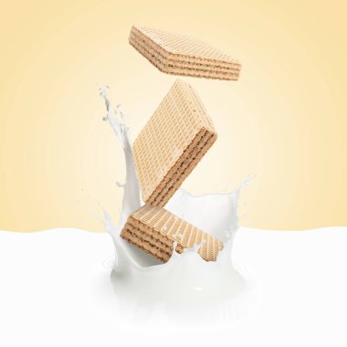 Lezzetli gevrek gofretler bej arka plana süt sıçratıyor.