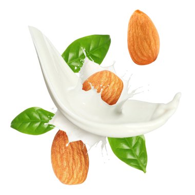 Beyaz arka planda fındık sütü, badem ve yeşil yapraklar.