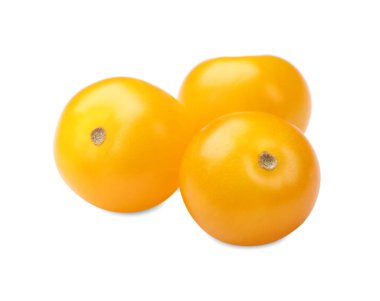 Olgun sarı kiraz domatesleri beyazlar üzerinde izole.