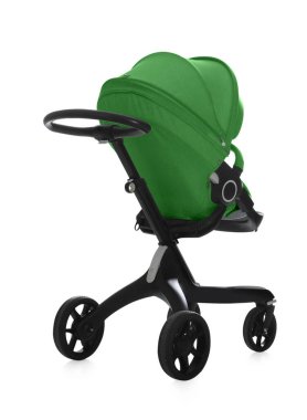 Bebek arabası. Beyaz tenteli modern bebek arabası.