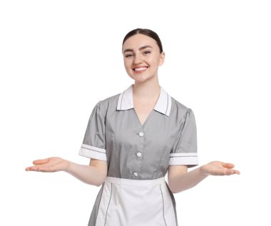 Beyaz arka planda mutlu oda hizmetçisinin portresi