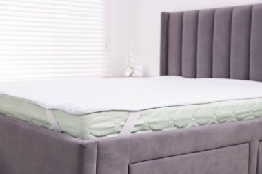 Rahat yatak, yeni yumuşak yatak, yakın çekim.