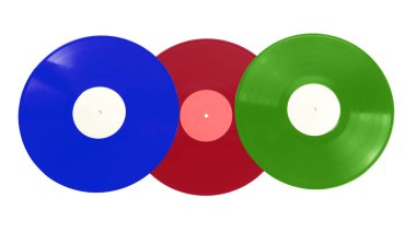 Beyaz arkaplanda üç renkli vinil plak