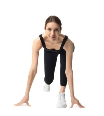 Beyaz arkaplanda başlangıç konumunda çalışan