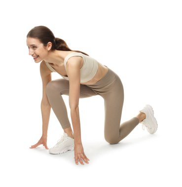 Beyaz arkaplanda başlangıç konumunda çalışan