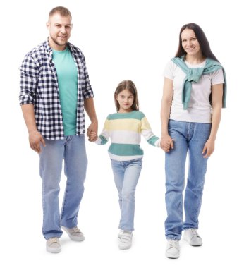 Mutlu ebeveynler ve kızları beyaz arka planda