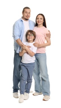 Beyaz arka planda sevimli aile portresi