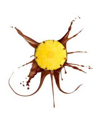 Beyaz arka planda sulu ananaslı çikolata sıçraması.