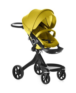 Bebek arabası. Beyaz tenteli modern bebek arabası.