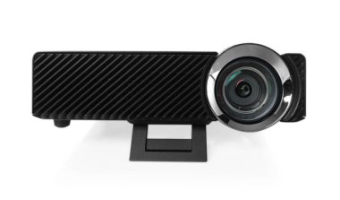 Bir modern video projektörü beyaza izole edildi