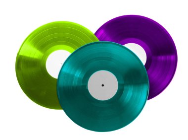 Beyaz arkaplanda üç renkli vinil plak