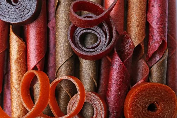 Arka plan olarak lezzetli meyve ruloları, üst manzara