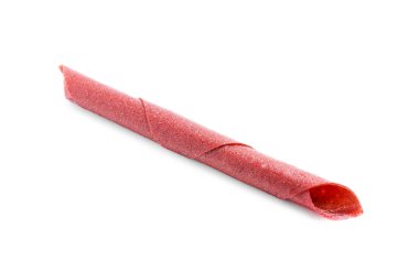 Beyaz arka planda nefis meyve rulosu, manzaranın üstünde.