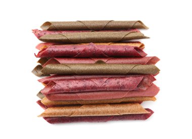 Beyaz arka planda nefis meyve dürümleri, üst manzara.