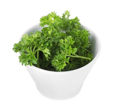 Beyaz tenceredeki taze maydanoz.