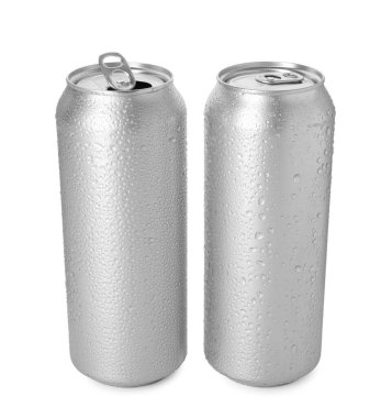 İki gümüş teneke kutu beyaza izole edilmiş.