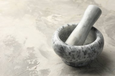 Mermer harç ve tokmak gri desenli masa, yakın çekim. Metin için boşluk