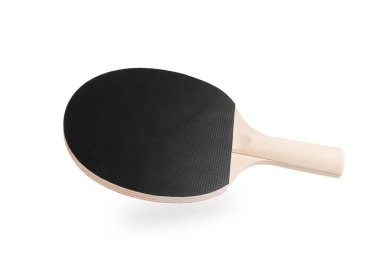 Bir pinpon raketi beyaza izole edilmiş.
