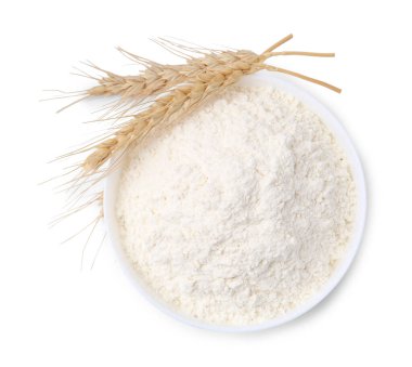 Kasede buğday unu ve beyaz arka planda çiviler, üst manzara.