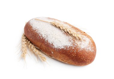 Taze ekmek ve çiviler beyazda izole edilmiş.