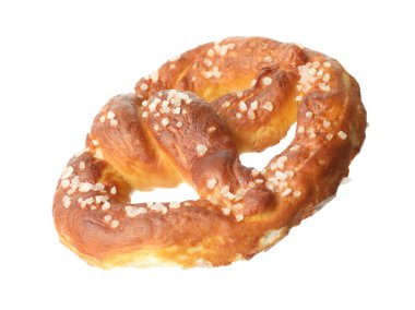 Lezzetli kraker, beyaz üzerine tuz dökülmüş.