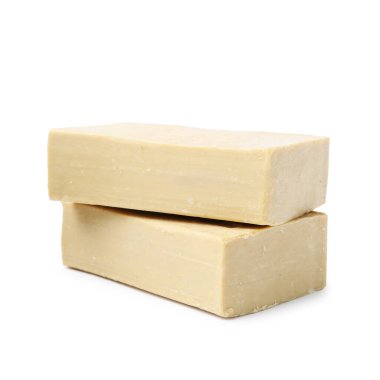 Beyazın üzerinde izole edilmiş sabunlar. Kişisel hijyen ürünleri