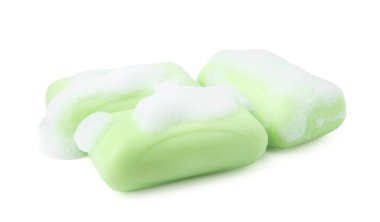 Köpüklü sabun çubukları beyaza izole edilmiş