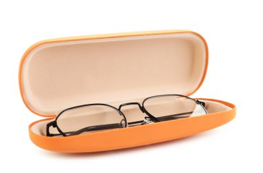 Beyaz gözlüklü, şık bir çanta.