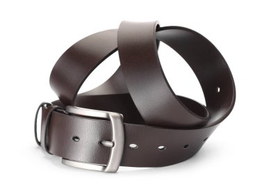 Bir kahverengi deri kemer beyaza izole edilmiş.