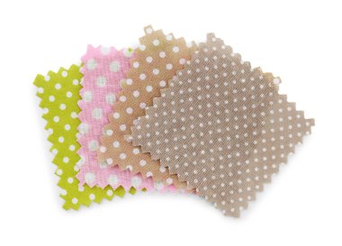 Puantiyeli kumaş örnekleri beyaz, üst görünümde izole