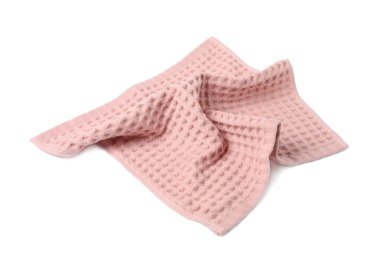 Temiz pembe waffle havlusu beyaza izole edilmiş.