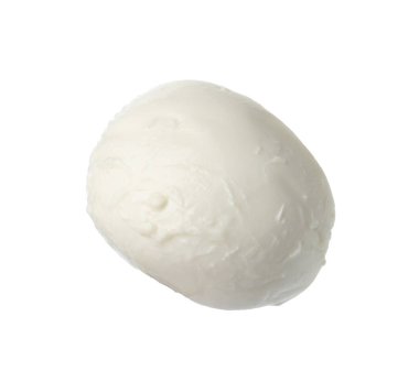 Bir mozzarella peyniri topu beyaza izole edilmiş.