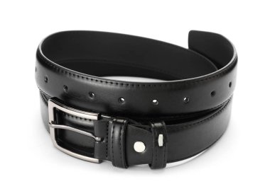 beyaz izole bir siyah deri kayışı