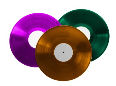 Beyaz arkaplanda üç renkli vinil plak