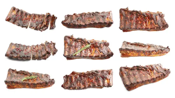 Beyaz arka planda nefis ızgara kaburgalar, kolaj.