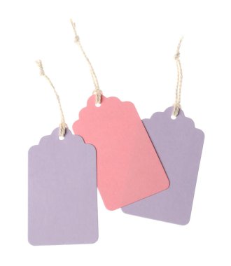 Beyaz üzerine izole edilmiş dizgileri olan farklı boş etiketler