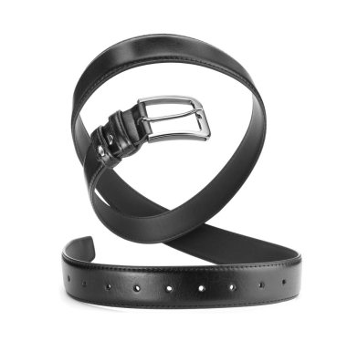 beyaz izole bir siyah deri kayışı