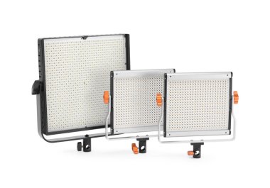 Profesyonel ışıklandırma ekipmanları. LED lambaları beyaz üzerine izole